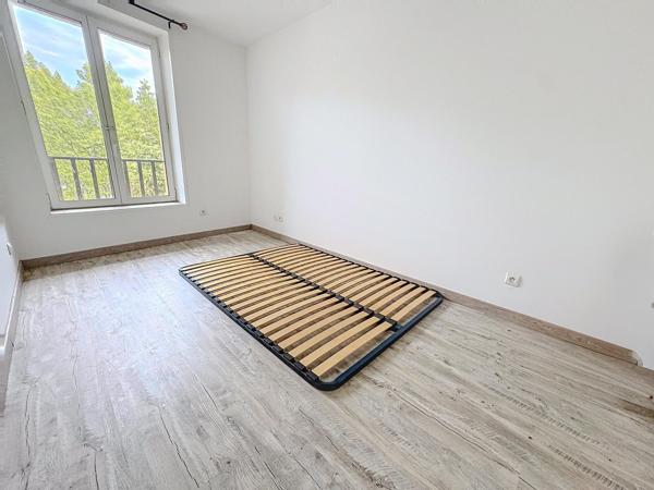 Maison de ville rénovée avec cave voutée