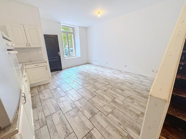 Maison de ville rénovée avec cave voutée