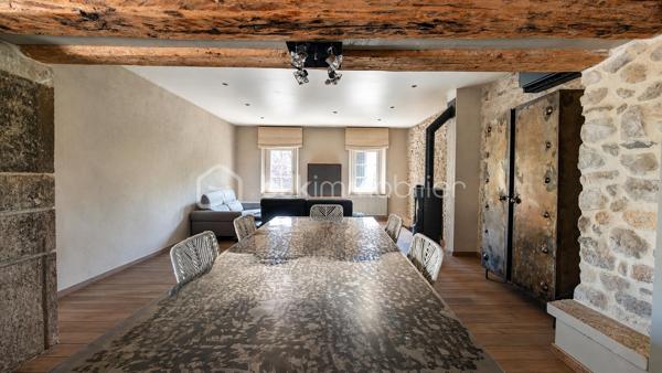 MAS XVIIIᵉ EN PIERRE • 340 M² • 8 CHAMBRES • PISCINE CHAUFFÉE • DRÔME PROVENÇALE

Au cœur de la Drôme provençale, entre Grignan et Dieulefit, découvrez ce remarquable mas en pierre datant du XVIIIᵉ siècle, restauré dans le respect de son authenticité et développant environ 340 m² habitables.

Organisé en L autour d'une ravissante cour intérieure d'environ 93 m², véritable cœur du mas, l'ensemble bénéficie d'une configuration particulièrement intéressante permettant de recevoir famille, amis ou hôtes tout en préservant l'intimité de chacun.

Une première aile accueille l'habitation principale. Depuis une belle terrasse bénéficiant d'une vue remarquable sur les paysages environnants, l'entrée ouvre sur une généreuse pièce de vie avec cuisine ouverte de 52,89 m².

Elle se prolonge par une suite parentale, une seconde chambre disposant de sa baignoire ainsi qu'une troisième chambre aménagée sous pente. Un grenier complète cette partie.

Dans l'autre aile, l'atmosphère se fait particulièrement chaleureuse avec un salon équipé d'un poêle à bois, prolongé par une salle à manger où l'ancienne mangeoire en pierre, soigneusement conservée, rappelle l'histoire et la vocation originelle des lieux.

Une arrière-cuisine ainsi qu'une cave à vin de 21,13 m² complètent ce niveau.

À l'étage, deux chambres disposent chacune de leur salle d'eau privative.

Côté cour et piscine, trois chambres supplémentaires bénéficient chacune de leur propre espace d'eau avec douche ou baignoire, offrant une belle indépendance à leurs occupants.

Le mas totalise ainsi 8 chambres et une capacité d'accueil particulièrement appréciable, avec une distribution adaptée aussi bien à une vie familiale qu'à une activité d'hébergement.

La rénovation a su préserver toute l'âme du bâti ancien : pierres et poutres apparentes, tomettes, pierres de taille, volumes généreux et éléments d'origine composent une atmosphère authentique, associée au confort actuel.

À l'extérieur, le mas est implanté sur environ 6 200 m² de terrain plat et arboré, dans un cadre préservé, sans voisinage immédiat et largement ouvert sur la campagne environnante.

Terrasses, espaces ombragés et perspectives dégagées invitent à profiter pleinement des lieux au fil des saisons.
La piscine chauffée et sécurisée de 5 × 10 m constitue un véritable espace de détente.

Un terrain de pétanque, un puits, un abri double pour deux véhicules, un vaste espace de stationnement ainsi que différentes annexes viennent compléter l’ensemble.
Par ses volumes, sa capacité d'accueil et son organisation permettant de préserver plusieurs univers de vie, ce mas se prête aussi bien à une grande maison de famille en résidence principale ou secondaire, qu'à un projet de location saisonnière, chambres d'hôtes ou gîtes.

Une propriété de caractère à la configuration rare, destinée aux amateurs de vieilles pierres et de lieux ayant conservé une véritable identité, dans un secteur privilégié de la Drôme provençale.

Informations et visites : contactez L’Immo By Céline PASCAL au 06 63 10 02 35.