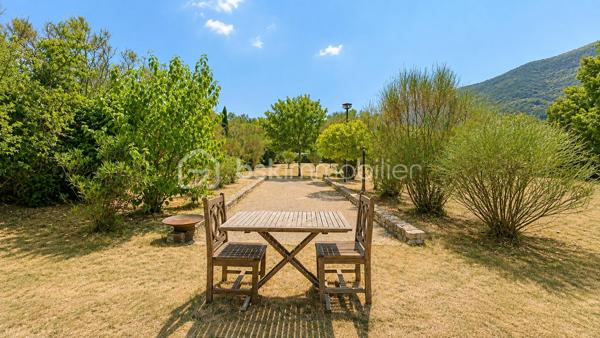 MAS XVIIIᵉ EN PIERRE • 340 M² • 8 CHAMBRES • PISCINE CHAUFFÉE • DRÔME PROVENÇALE

Au cœur de la Drôme provençale, entre Grignan et Dieulefit, découvrez ce remarquable mas en pierre datant du XVIIIᵉ siècle, restauré dans le respect de son authenticité et développant environ 340 m² habitables.

Organisé en L autour d'une ravissante cour intérieure d'environ 93 m², véritable cœur du mas, l'ensemble bénéficie d'une configuration particulièrement intéressante permettant de recevoir famille, amis ou hôtes tout en préservant l'intimité de chacun.

Une première aile accueille l'habitation principale. Depuis une belle terrasse bénéficiant d'une vue remarquable sur les paysages environnants, l'entrée ouvre sur une généreuse pièce de vie avec cuisine ouverte de 52,89 m².

Elle se prolonge par une suite parentale, une seconde chambre disposant de sa baignoire ainsi qu'une troisième chambre aménagée sous pente. Un grenier complète cette partie.

Dans l'autre aile, l'atmosphère se fait particulièrement chaleureuse avec un salon équipé d'un poêle à bois, prolongé par une salle à manger où l'ancienne mangeoire en pierre, soigneusement conservée, rappelle l'histoire et la vocation originelle des lieux.

Une arrière-cuisine ainsi qu'une cave à vin de 21,13 m² complètent ce niveau.

À l'étage, deux chambres disposent chacune de leur salle d'eau privative.

Côté cour et piscine, trois chambres supplémentaires bénéficient chacune de leur propre espace d'eau avec douche ou baignoire, offrant une belle indépendance à leurs occupants.

Le mas totalise ainsi 8 chambres et une capacité d'accueil particulièrement appréciable, avec une distribution adaptée aussi bien à une vie familiale qu'à une activité d'hébergement.

La rénovation a su préserver toute l'âme du bâti ancien : pierres et poutres apparentes, tomettes, pierres de taille, volumes généreux et éléments d'origine composent une atmosphère authentique, associée au confort actuel.

À l'extérieur, le mas est implanté sur environ 6 200 m² de terrain plat et arboré, dans un cadre préservé, sans voisinage immédiat et largement ouvert sur la campagne environnante.

Terrasses, espaces ombragés et perspectives dégagées invitent à profiter pleinement des lieux au fil des saisons.
La piscine chauffée et sécurisée de 5 × 10 m constitue un véritable espace de détente.

Un terrain de pétanque, un puits, un abri double pour deux véhicules, un vaste espace de stationnement ainsi que différentes annexes viennent compléter l’ensemble.
Par ses volumes, sa capacité d'accueil et son organisation permettant de préserver plusieurs univers de vie, ce mas se prête aussi bien à une grande maison de famille en résidence principale ou secondaire, qu'à un projet de location saisonnière, chambres d'hôtes ou gîtes.

Une propriété de caractère à la configuration rare, destinée aux amateurs de vieilles pierres et de lieux ayant conservé une véritable identité, dans un secteur privilégié de la Drôme provençale.

Informations et visites : contactez L’Immo By Céline PASCAL au 06 63 10 02 35.