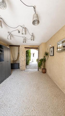 MAS XVIIIᵉ EN PIERRE • 340 M² • 8 CHAMBRES • PISCINE CHAUFFÉE • DRÔME PROVENÇALE

Au cœur de la Drôme provençale, entre Grignan et Dieulefit, découvrez ce remarquable mas en pierre datant du XVIIIᵉ siècle, restauré dans le respect de son authenticité et développant environ 340 m² habitables.

Organisé en L autour d'une ravissante cour intérieure d'environ 93 m², véritable cœur du mas, l'ensemble bénéficie d'une configuration particulièrement intéressante permettant de recevoir famille, amis ou hôtes tout en préservant l'intimité de chacun.

Une première aile accueille l'habitation principale. Depuis une belle terrasse bénéficiant d'une vue remarquable sur les paysages environnants, l'entrée ouvre sur une généreuse pièce de vie avec cuisine ouverte de 52,89 m².

Elle se prolonge par une suite parentale, une seconde chambre disposant de sa baignoire ainsi qu'une troisième chambre aménagée sous pente. Un grenier complète cette partie.

Dans l'autre aile, l'atmosphère se fait particulièrement chaleureuse avec un salon équipé d'un poêle à bois, prolongé par une salle à manger où l'ancienne mangeoire en pierre, soigneusement conservée, rappelle l'histoire et la vocation originelle des lieux.

Une arrière-cuisine ainsi qu'une cave à vin de 21,13 m² complètent ce niveau.

À l'étage, deux chambres disposent chacune de leur salle d'eau privative.

Côté cour et piscine, trois chambres supplémentaires bénéficient chacune de leur propre espace d'eau avec douche ou baignoire, offrant une belle indépendance à leurs occupants.

Le mas totalise ainsi 8 chambres et une capacité d'accueil particulièrement appréciable, avec une distribution adaptée aussi bien à une vie familiale qu'à une activité d'hébergement.

La rénovation a su préserver toute l'âme du bâti ancien : pierres et poutres apparentes, tomettes, pierres de taille, volumes généreux et éléments d'origine composent une atmosphère authentique, associée au confort actuel.

À l'extérieur, le mas est implanté sur environ 6 200 m² de terrain plat et arboré, dans un cadre préservé, sans voisinage immédiat et largement ouvert sur la campagne environnante.

Terrasses, espaces ombragés et perspectives dégagées invitent à profiter pleinement des lieux au fil des saisons.
La piscine chauffée et sécurisée de 5 × 10 m constitue un véritable espace de détente.

Un terrain de pétanque, un puits, un abri double pour deux véhicules, un vaste espace de stationnement ainsi que différentes annexes viennent compléter l’ensemble.
Par ses volumes, sa capacité d'accueil et son organisation permettant de préserver plusieurs univers de vie, ce mas se prête aussi bien à une grande maison de famille en résidence principale ou secondaire, qu'à un projet de location saisonnière, chambres d'hôtes ou gîtes.

Une propriété de caractère à la configuration rare, destinée aux amateurs de vieilles pierres et de lieux ayant conservé une véritable identité, dans un secteur privilégié de la Drôme provençale.

Informations et visites : contactez L’Immo By Céline PASCAL au 06 63 10 02 35.