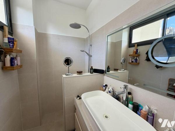 SAINT DENIS VILLA T5 PARKINGS PISCINE