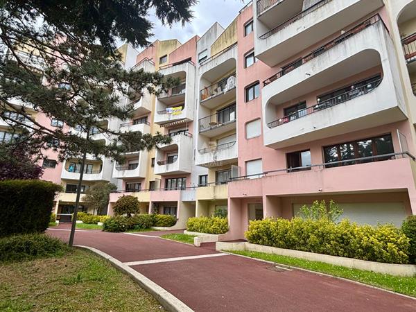 Appartement d'Exception à Vendre à Cergy - Dernier Étage avec Terrasse Spacieuse 347 500 € **  - Référence  11203