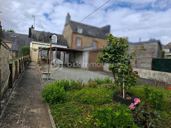 Maison de ville d’environ 65 m² à Flers, proche de toutes les commodités ✌️
Vous entrerez par une véranda faisant office d’entrée, puis découvrirez la maison composée d’une cuisine fermée, d’un salon, d’une chambre ainsi que d’une salle d’eau avec WC.
À l’étage, un espace nuit supplémentaire vient compléter l’ensemble.
Côté extérieur, vous profiterez d’une cour fermée avec un garage et un carport, pouvant être aménagés en terrasse semi-couverte pour profiter pleinement de vos soirées estivales. ☀️🍹
Cette maison n’attend plus que vous pour retrouver tout son potentiel ! Un peu d’huile de coude, quelques idées déco, et elle deviendra un véritable cocon chaleureux. 🏡✨
👀 Partant(e) pour une visite ?
📞 Contactez-moi