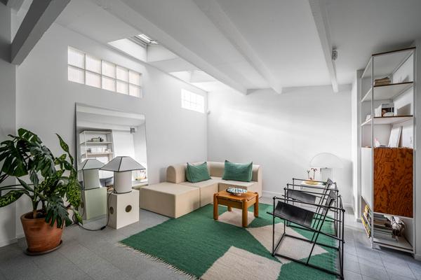 Comme une maison avec cour végétalisée au calme absolu