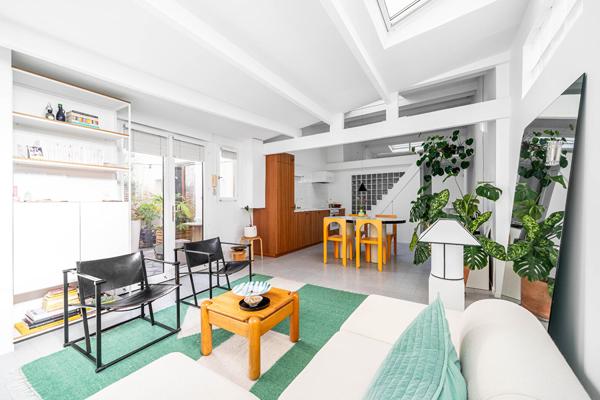 Comme une maison avec cour végétalisée au calme absolu