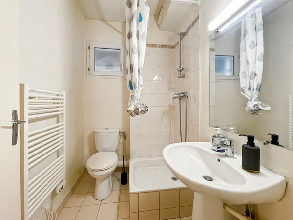 Studio meublé avec balcon et parking, à deux pas de la gare de Melun