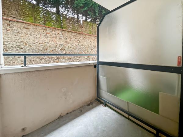 Studio meublé avec balcon et parking, à deux pas de la gare de Melun