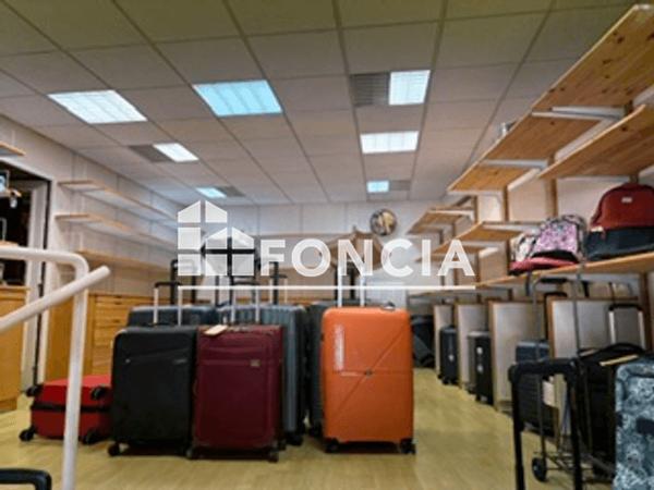 Location Local commercial 4 pièces 155.93 m² - 4 RUE DU MONUMENT Bourgoin-jallieu 38300