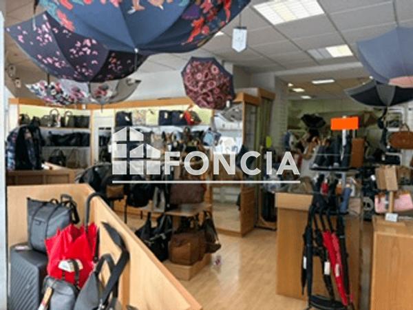 Location Local commercial 4 pièces 155.93 m² - 4 RUE DU MONUMENT Bourgoin-jallieu 38300