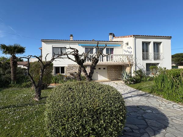 Maison Surgeres 7 pièce(s) 175 m2