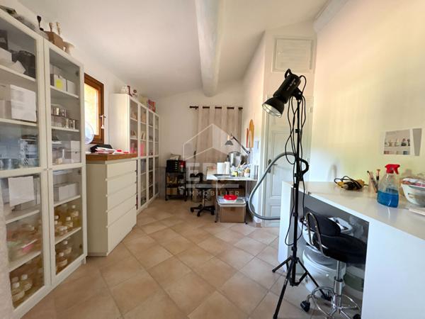 A VENDRE 84120 PERTUIS MAISON TYPE 7 PIECES 200M² AVEC JARDIN, GARAGE, ATELIER ET PISCINE