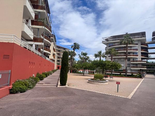 Appartement deux pièces en rez-de-jardin Mandelieu la Napoule - MANDELIEU LA NAPOULE