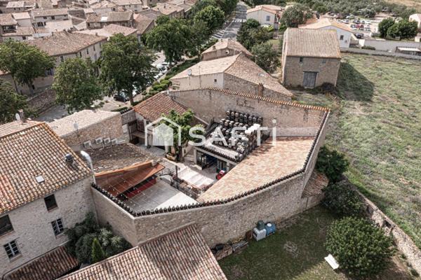 Ensemble Immobilier à Lagrasse, appartements, murs commerciaux et locaux.