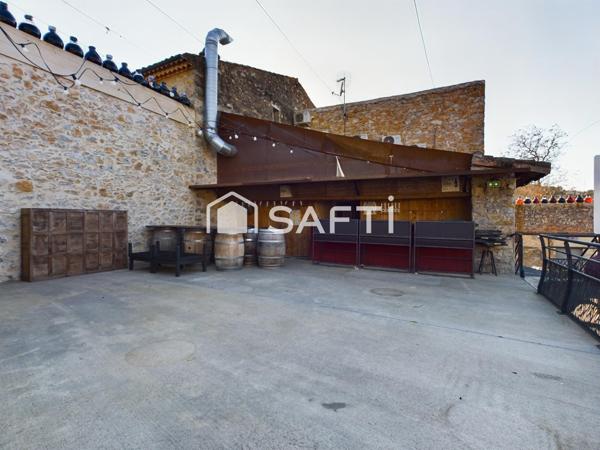 Ensemble Immobilier à Lagrasse, appartements, murs commerciaux et locaux.