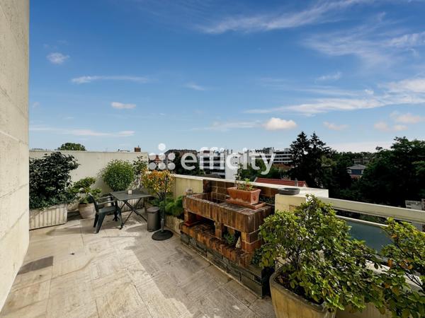 Appartement
         5 pièces
        - 143 m² Bien prestige 520 000 € *
