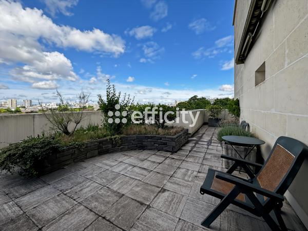 Appartement
         5 pièces
        - 143 m² Bien prestige 520 000 € *