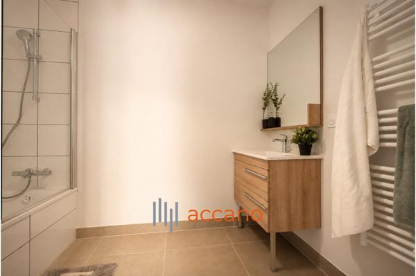 3 chambres avec grand balcon aux pieds des commerces