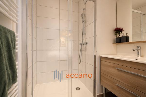 3 chambres avec grand balcon aux pieds des commerces