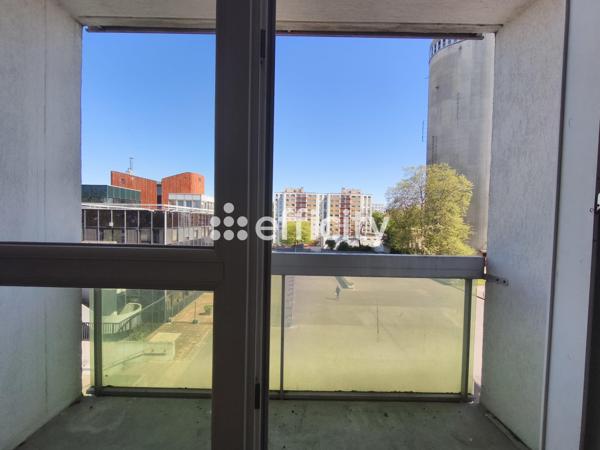Appartement
         4 pièces
        - 70 m² 81 000 € *