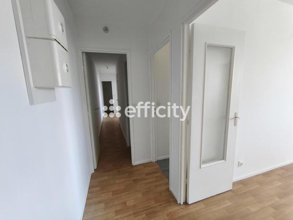 Appartement
         4 pièces
        - 70 m² 81 000 € *