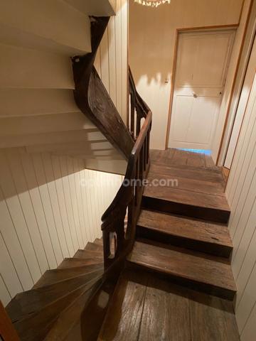 Grande maison en pierre de 227m2 centre bourg, 6 chambres.