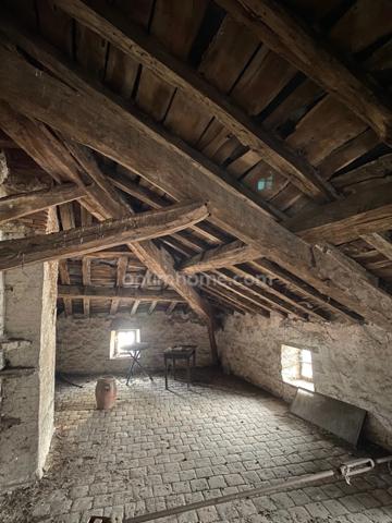 Grande maison en pierre de 227m2 centre bourg, 6 chambres.