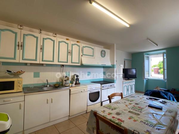 Grande maison en pierre de 227m2 centre bourg, 6 chambres.