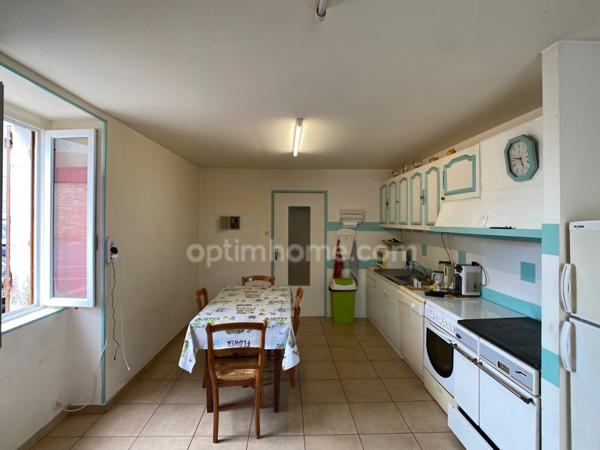 Grande maison en pierre de 227m2 centre bourg, 6 chambres.