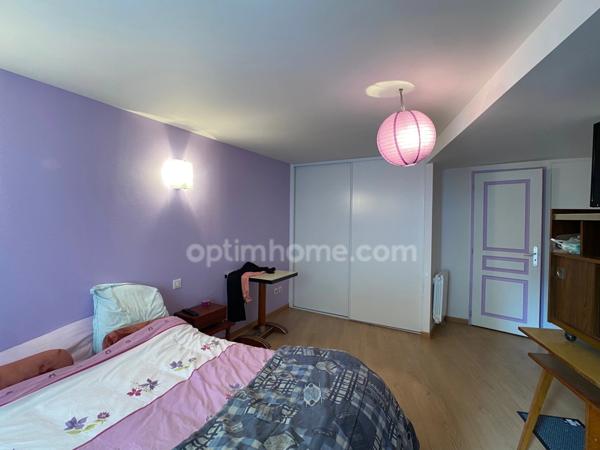 Grande maison en pierre de 227m2 centre bourg, 6 chambres.