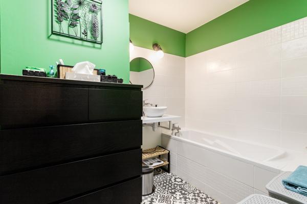 Appartement
         4 pièces
        - 80 m² Exclusivité 155 000 € *