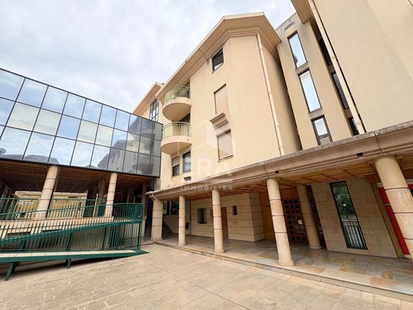 A LOUER 04100 MANOSQUE CENTRE VILLE - BUREAU D'ENVIRON 12M²