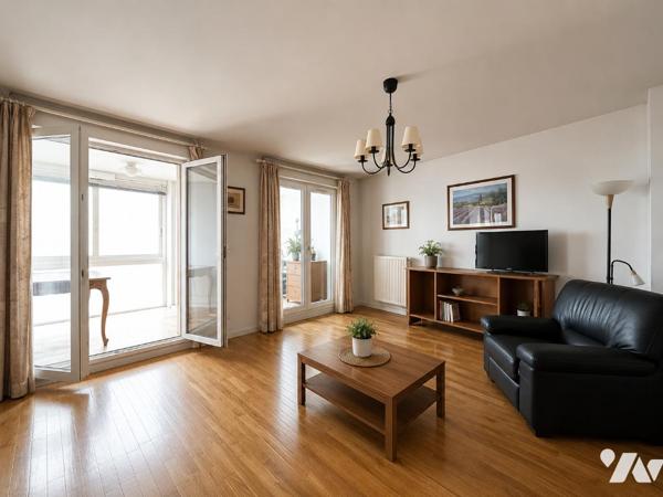 Dans un ensemble immobilier situé à LYON 9ÈME ARRONDISSEMENT Rue de St Cyr. T3 avec cave et garage.