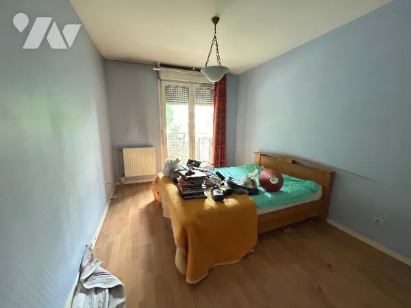 Dans un ensemble immobilier situé à LYON 9ÈME ARRONDISSEMENT Rue de St Cyr. T3 avec cave et garage.