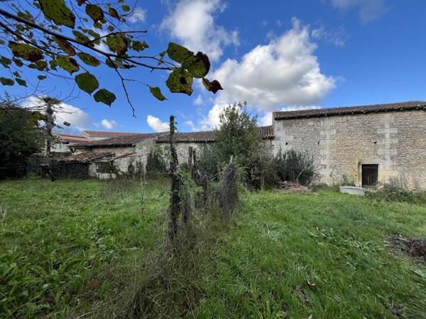 Grange à vendre |  Chaniers |  3 pièces | 292 m²