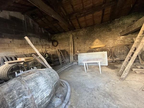 Grange à vendre |  Chaniers |  3 pièces | 292 m²