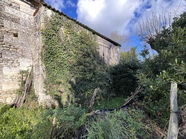 Grange à vendre |  Chaniers |  3 pièces | 292 m²