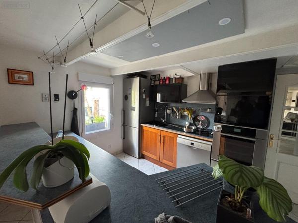 Maison à vendre à Pont-de-Buis-lès-Quimerch dans le Finistère (29590), ref : 1001382   
Centre ville