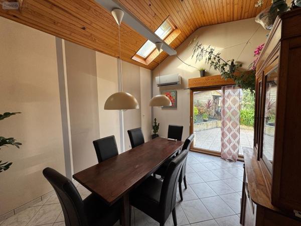 Maison à vendre à Pont-de-Buis-lès-Quimerch dans le Finistère (29590), ref : 1001382   
Centre ville