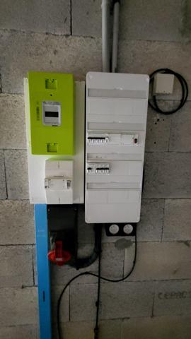 LOCAL SOUS FORME DE GARAGE AVEC STATIONNEMENT