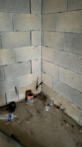 LOCAL SOUS FORME DE GARAGE AVEC STATIONNEMENT