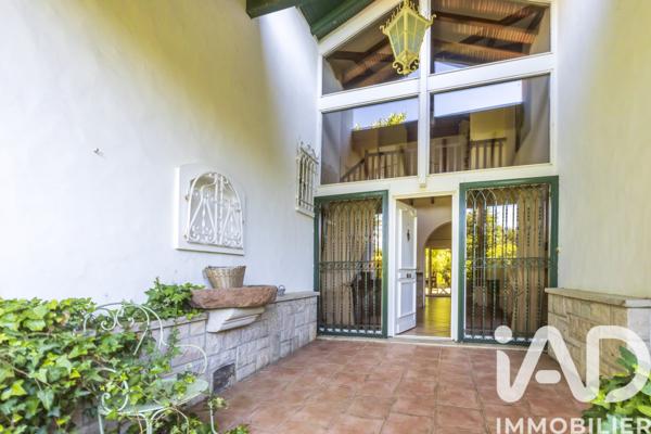 Maison à vendre 8 pièces 266,73 m² Urrugne