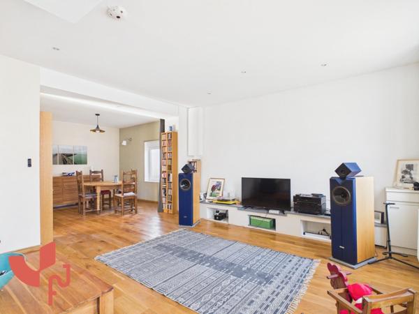 maison semi-individuelle, 4 pièces, garage et extérieur