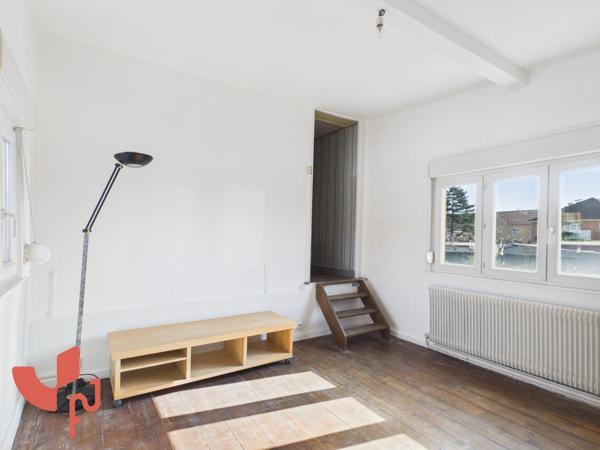 maison semi-individuelle, 4 pièces, garage et extérieur