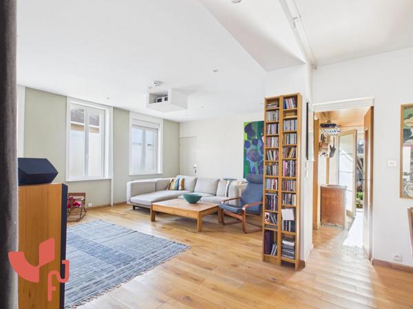 maison semi-individuelle, 4 pièces, garage et extérieur