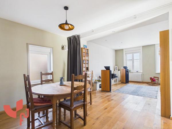 maison semi-individuelle, 4 pièces, garage et extérieur