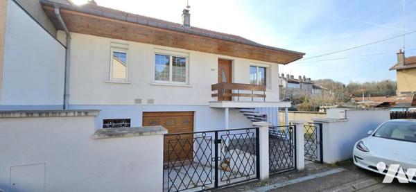 Maison centre ville avec terrain.