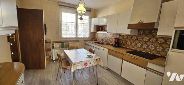 Maison centre ville avec terrain.