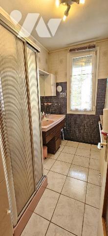 Maison centre ville avec terrain.