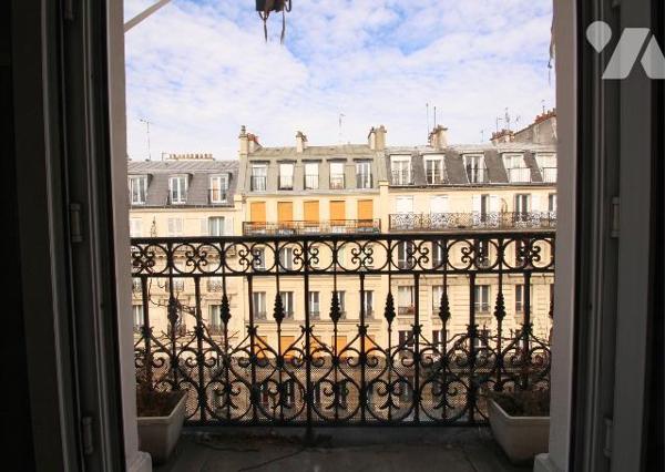 A 2 PAS DE LA PLACE MONGE - 5ème ETAGE AVEC ASCENSEUR ET BALCON